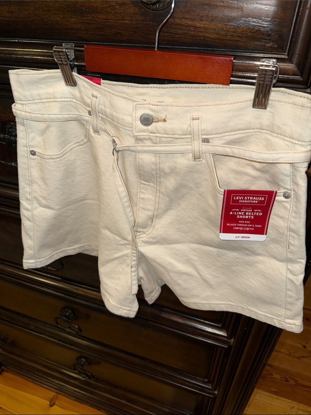 Levi's Cream High-Rise Belted Jean Shorts